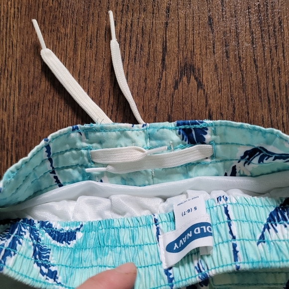 Old Navy Tropical Print Swimming Trunk Shorts Size Boys Small 6-7 - Picture 3 of 5